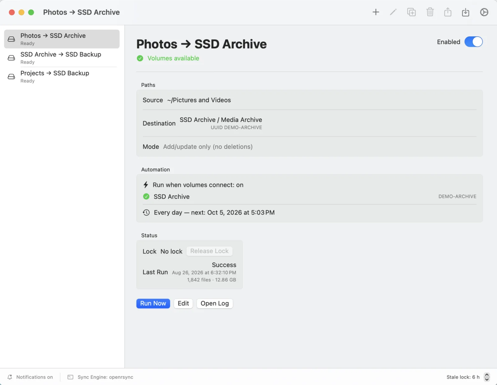 SSDSync main window showing a job that copies a Mac photo folder to an SSD, with its paths, automation and last successful run